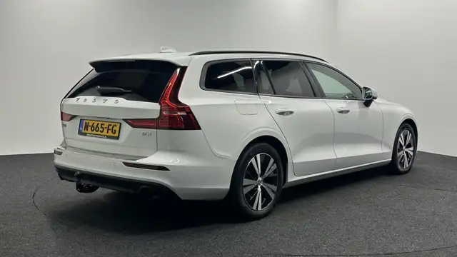 Volvo V60 view 5
