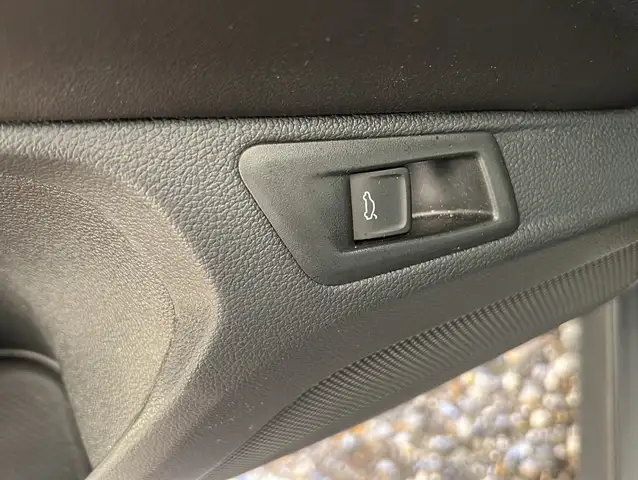 Volkswagen T-Roc view 14