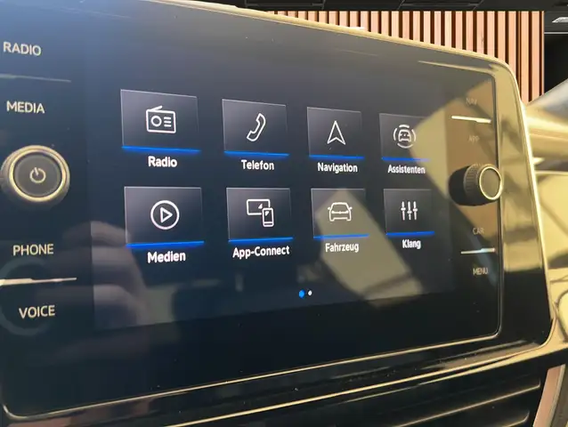 Volkswagen T-Roc view 5