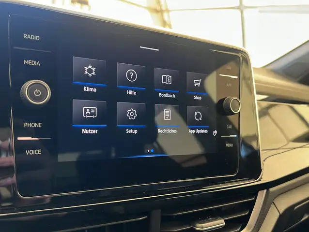 Volkswagen T-Roc view 8