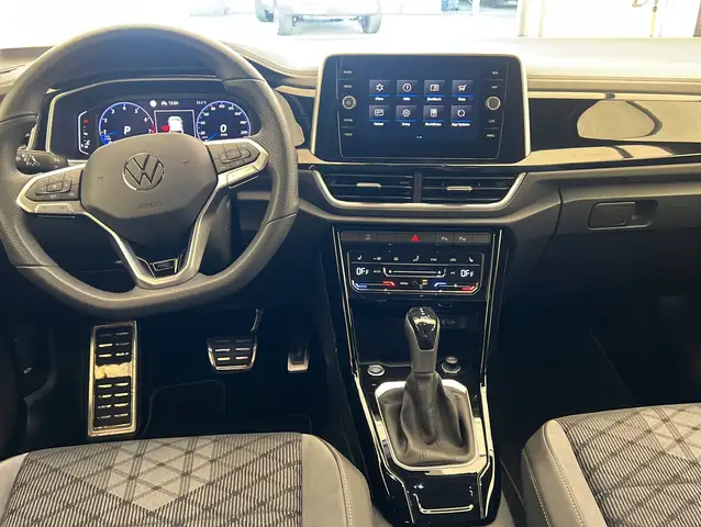 Volkswagen T-Roc view 3