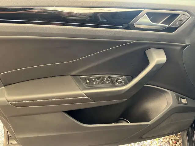 Volkswagen T-Roc view 13