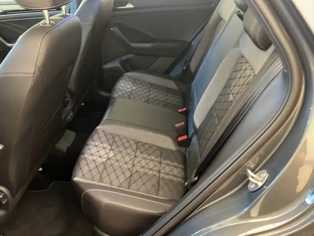 Volkswagen T-Roc view 16