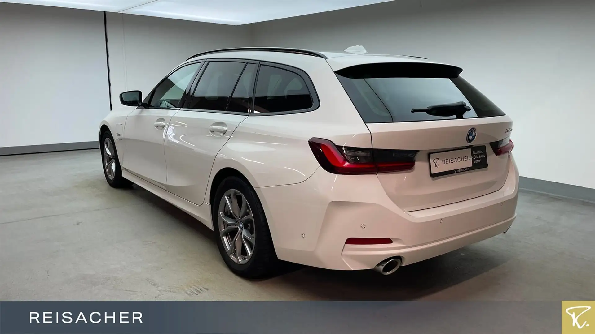 BMW 330 e Tou LCProf adLED HUD Weiß - 2