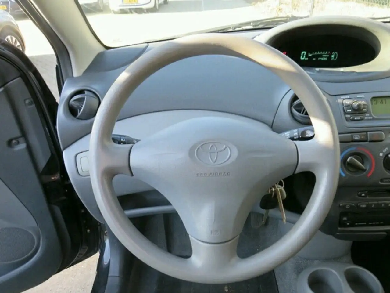 Toyota Yaris 1.0-16V VVT-i Sol, foto 5