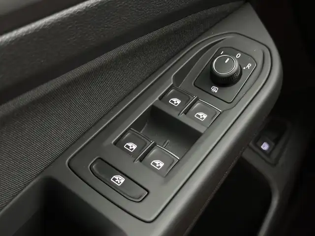 Volkswagen Golf view 24