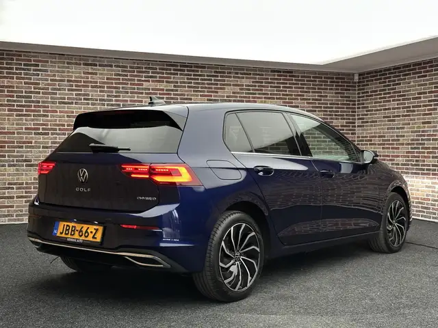 Volkswagen Golf view 2