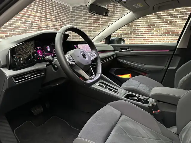 Volkswagen Golf view 3