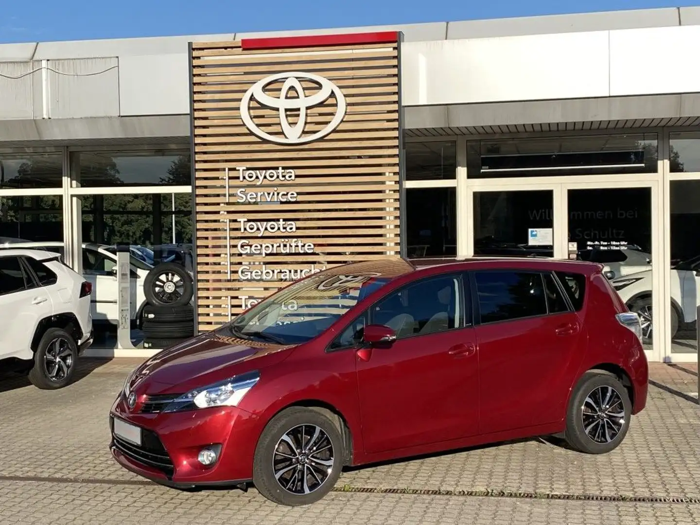 Toyota Verso 1.8 6-Gang 5-Sitzer Edition S+ mit Xenon Rot - 1