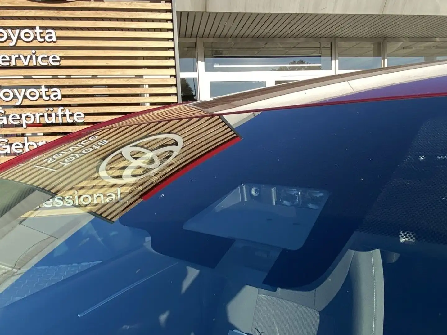 Toyota Verso 1.8 6-Gang 5-Sitzer Edition S+ mit Xenon Rot - 2