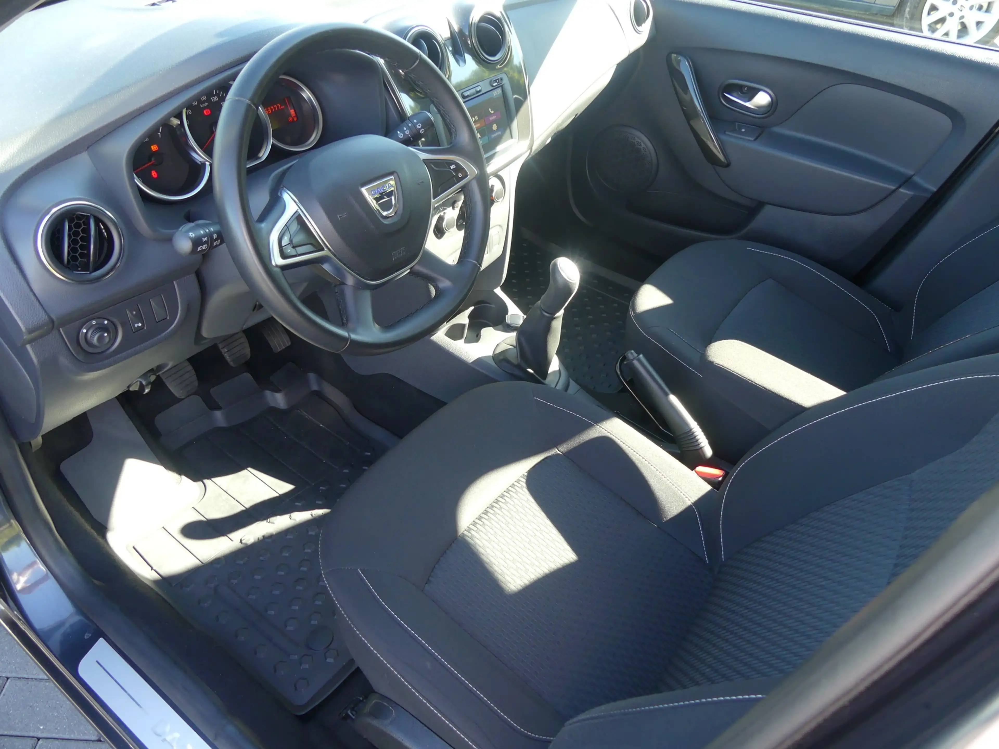 Dacia Logan II MCV Kombi 1.0 Comfort Klima AHK Navi — photo 8