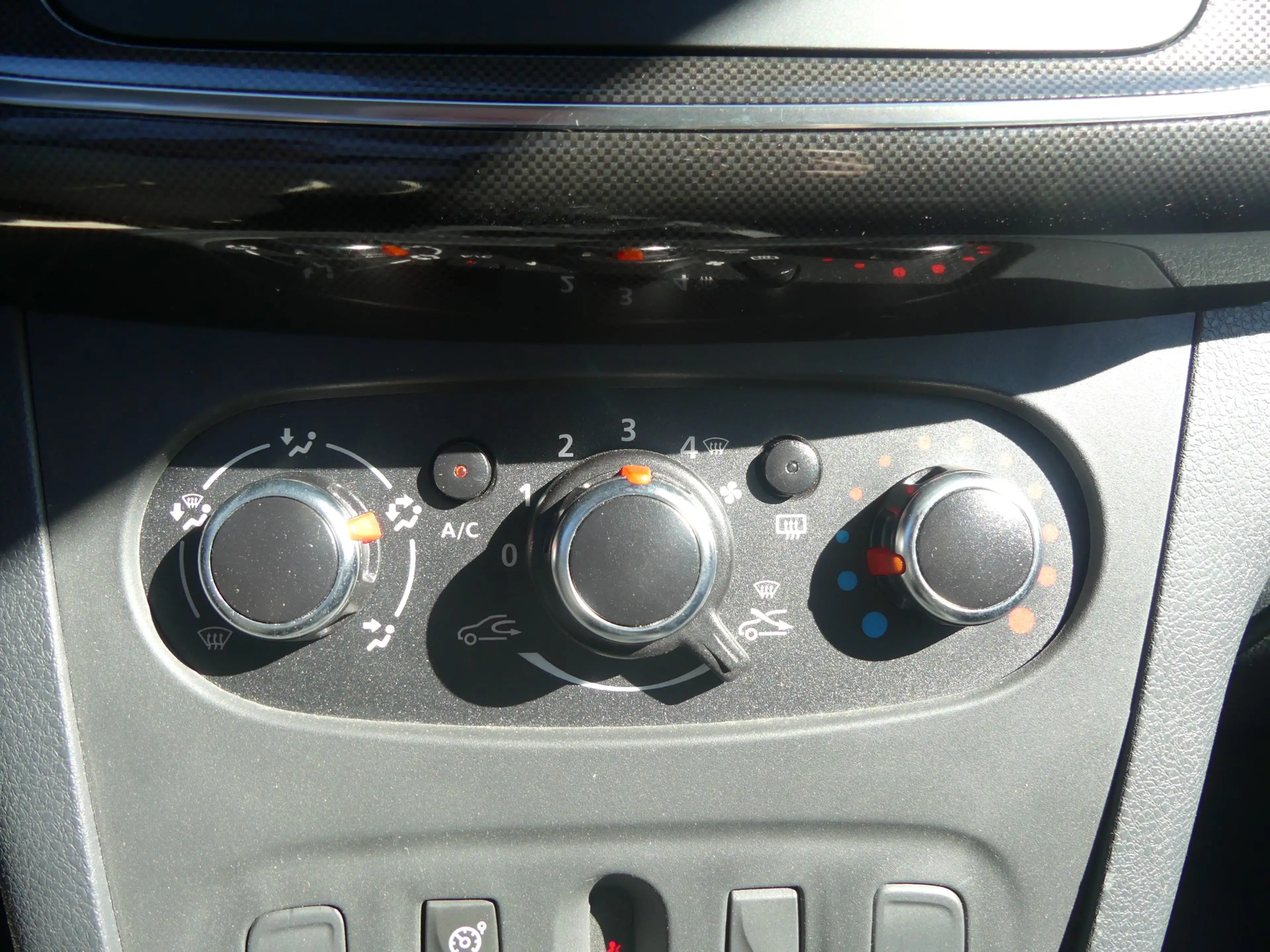 Dacia Logan II MCV Kombi 1.0 Comfort Klima AHK Navi — photo 15