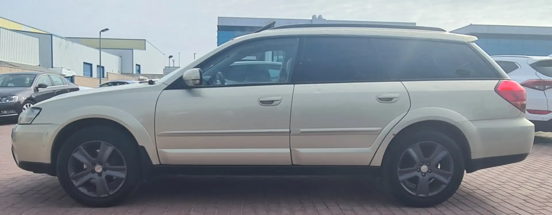Subaru OUTBACK 3.0 H6 R Aut. Bej - 2