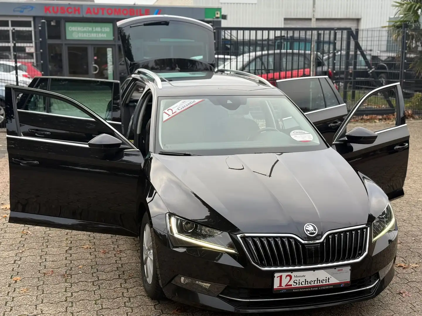 Skoda Superb Superb Combi 2.0TDI Navi Bi-Xenon Kamera PDC ACC Noir - 1