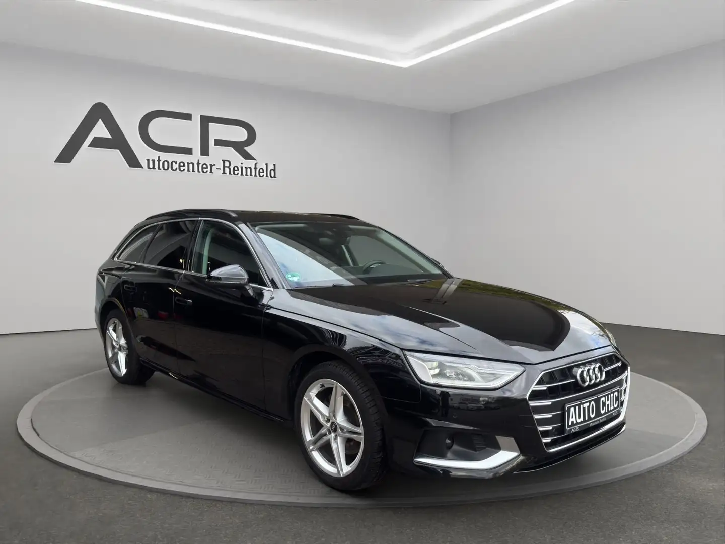 Audi A4 Avant 35 TDI advanced NAVI/Ambi-Light/PDC/AHK Zwart - 1