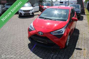 1.0 VVT-i x-play/Carplay navi/tel/Cam/Ac/
