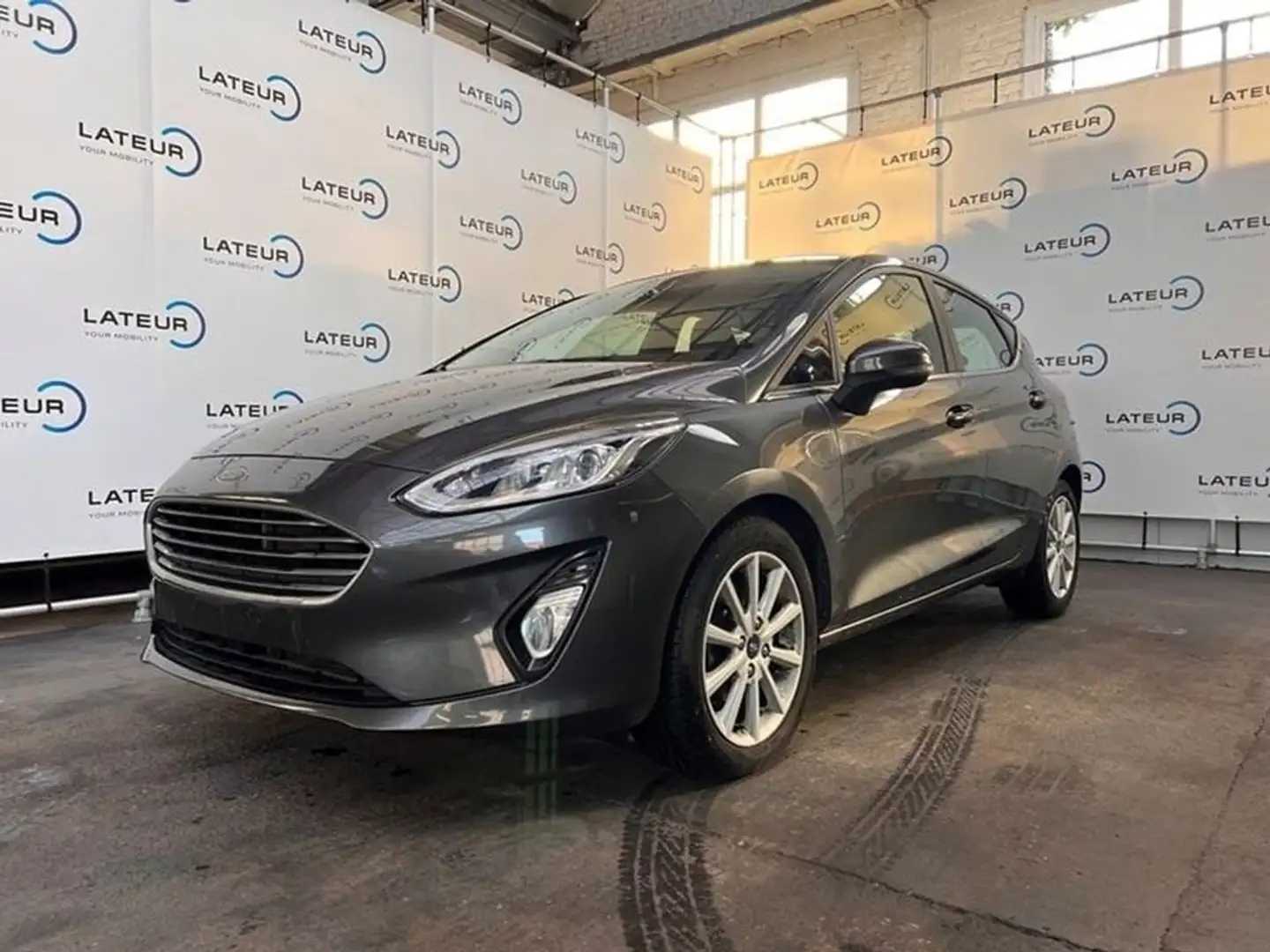 Ford Fiesta Titanium 5deurs 1.1I 85pk M5 Сірий - 2