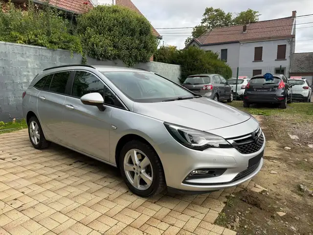 Opel Astra view 7
