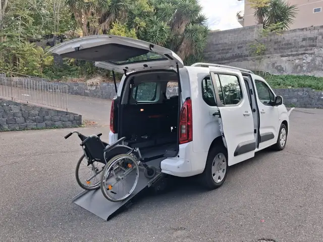 Opel Combo Life pianale ribassato con rampa disabili