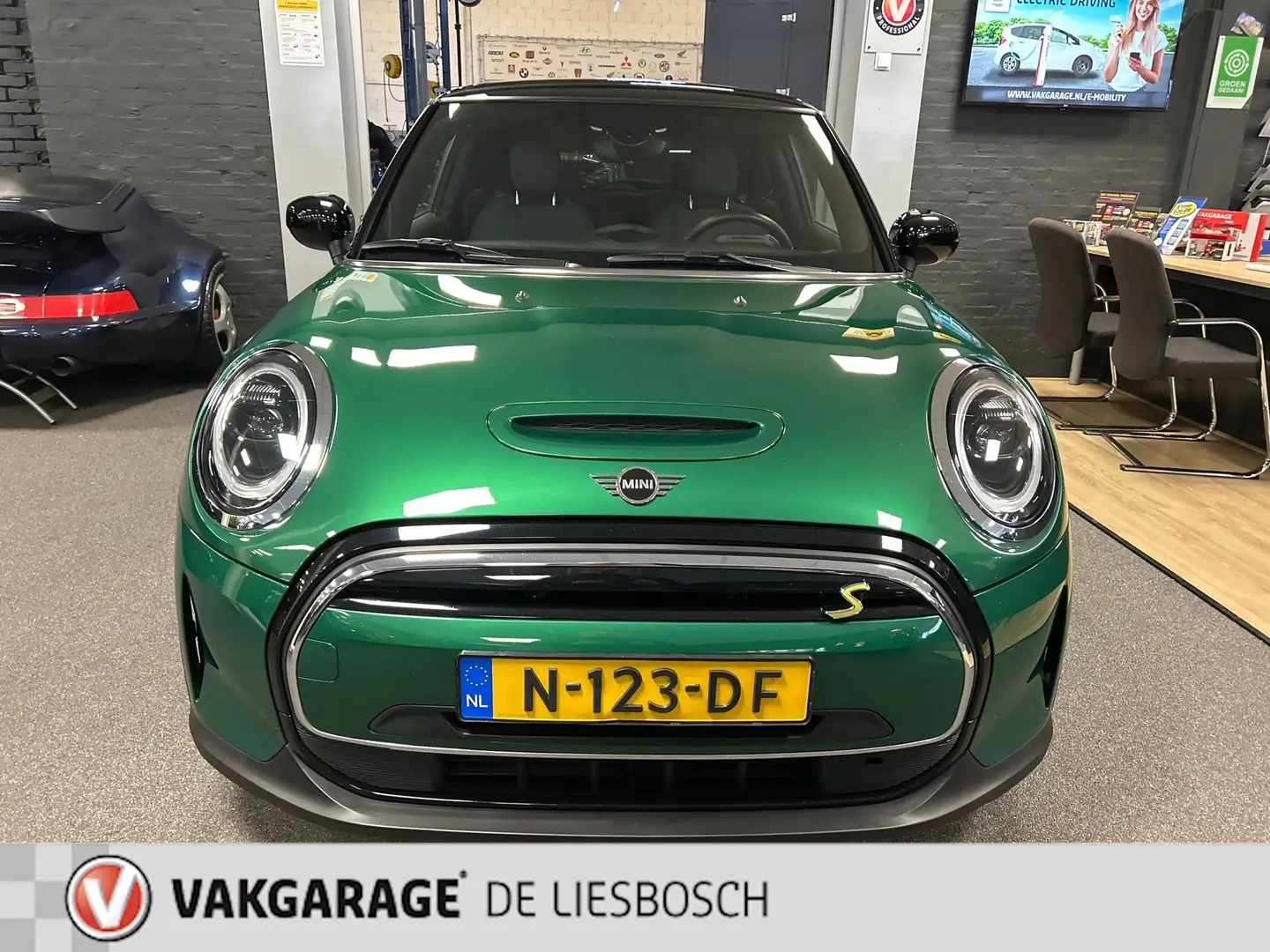 MINI Mini Electric Classic 33 kWh,navi,clima,media,boek Groen - 2