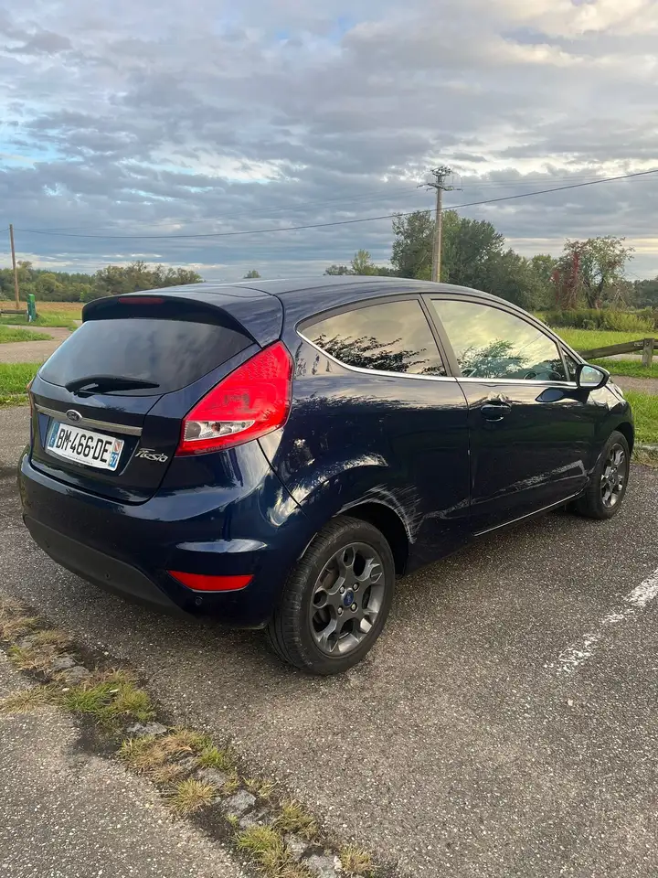 Ford Fiesta 3 portes — photo 2