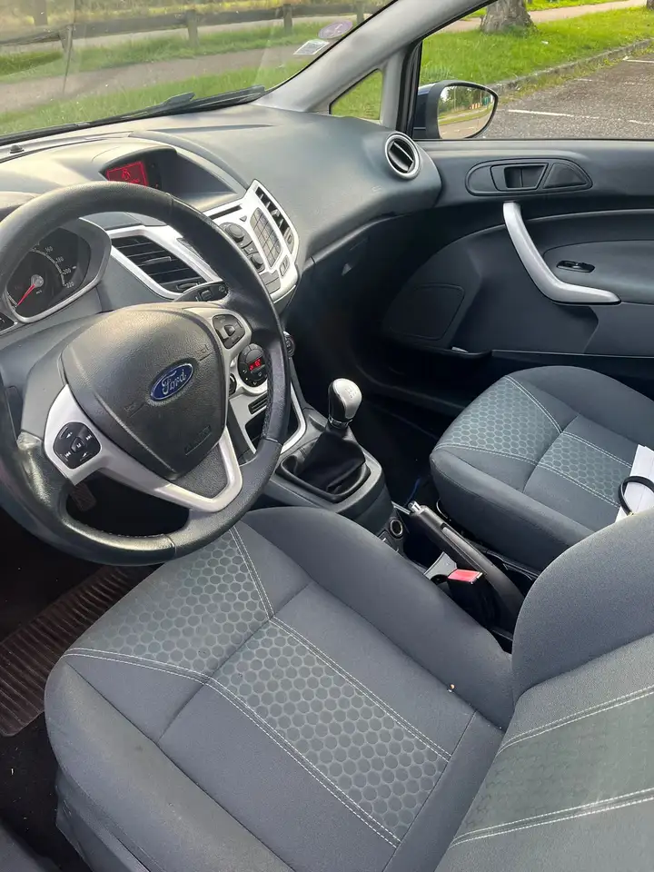 Ford Fiesta 3 portes — photo 4