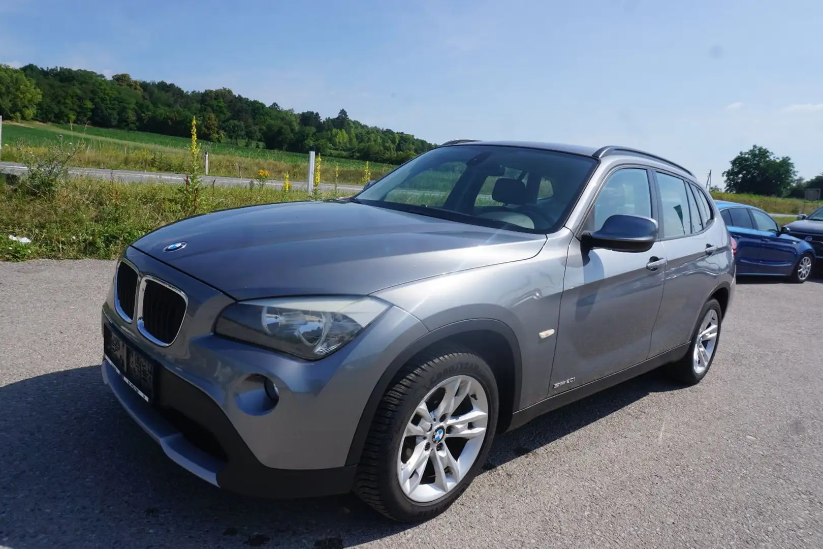 BMW X1 sDrive20i Grau - 2