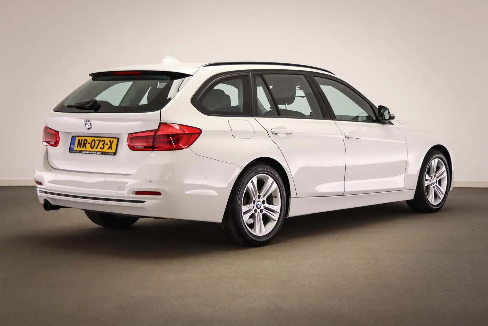 BMW 318 3-serie Touring 318i Sport | COMFORT / HIGH EXECUT Wit - 2