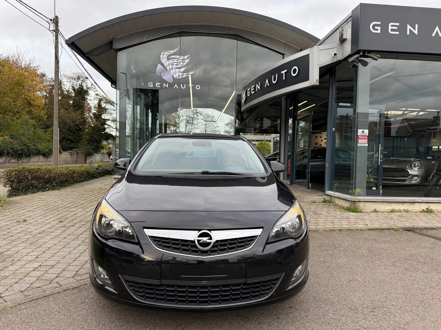 Opel Astra 1.6i OPC Line Siege Sport GPS Airco Cruise Control Noir - 2