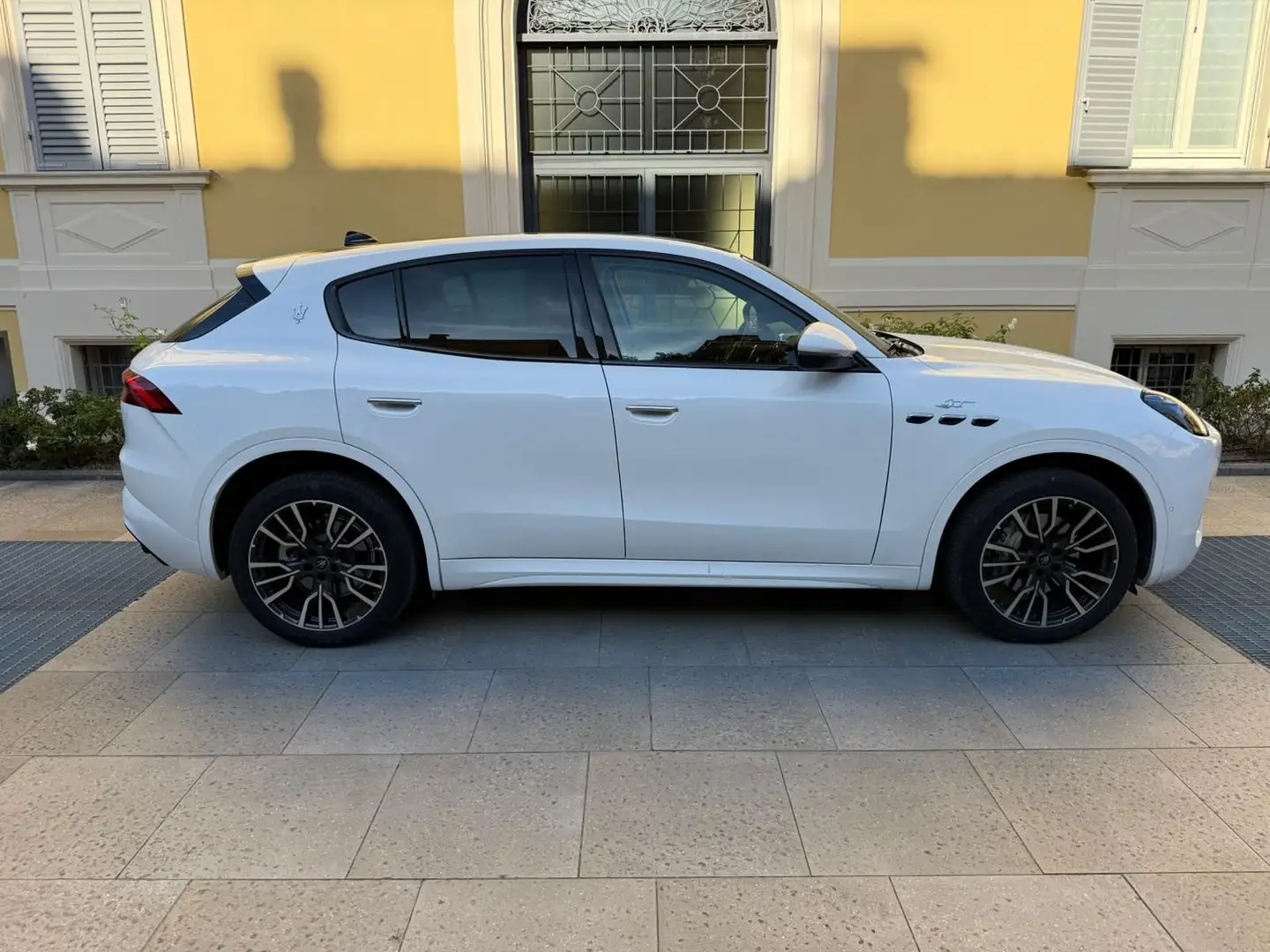 Maserati Grecale Grecale 2.0 mhev GT 250cv Panorama auto Weiß - 2