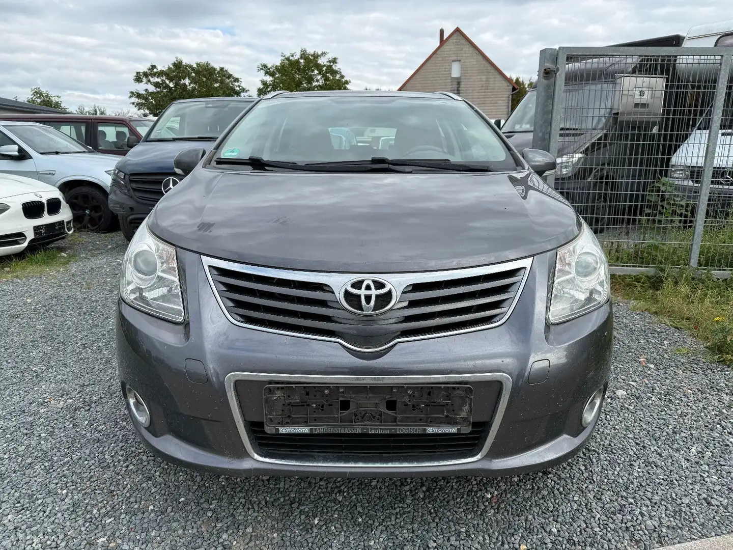 Toyota Avensis Kombi 1.8 16V Edition Automatik|Navi|AHK Gris - 2