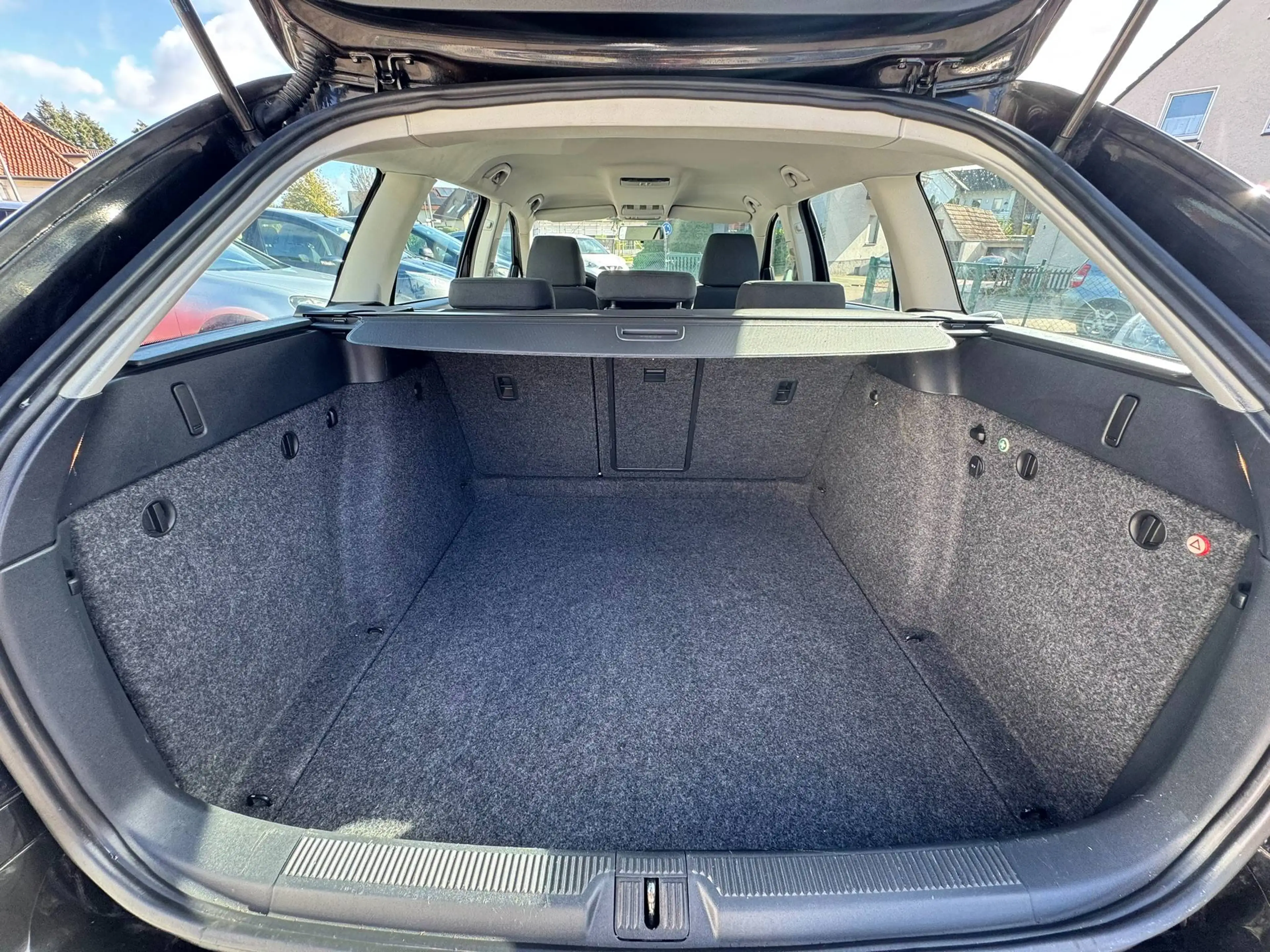 Skoda Octavia Ambiente*PDC*Tempomat*Top Zustand — photo 12