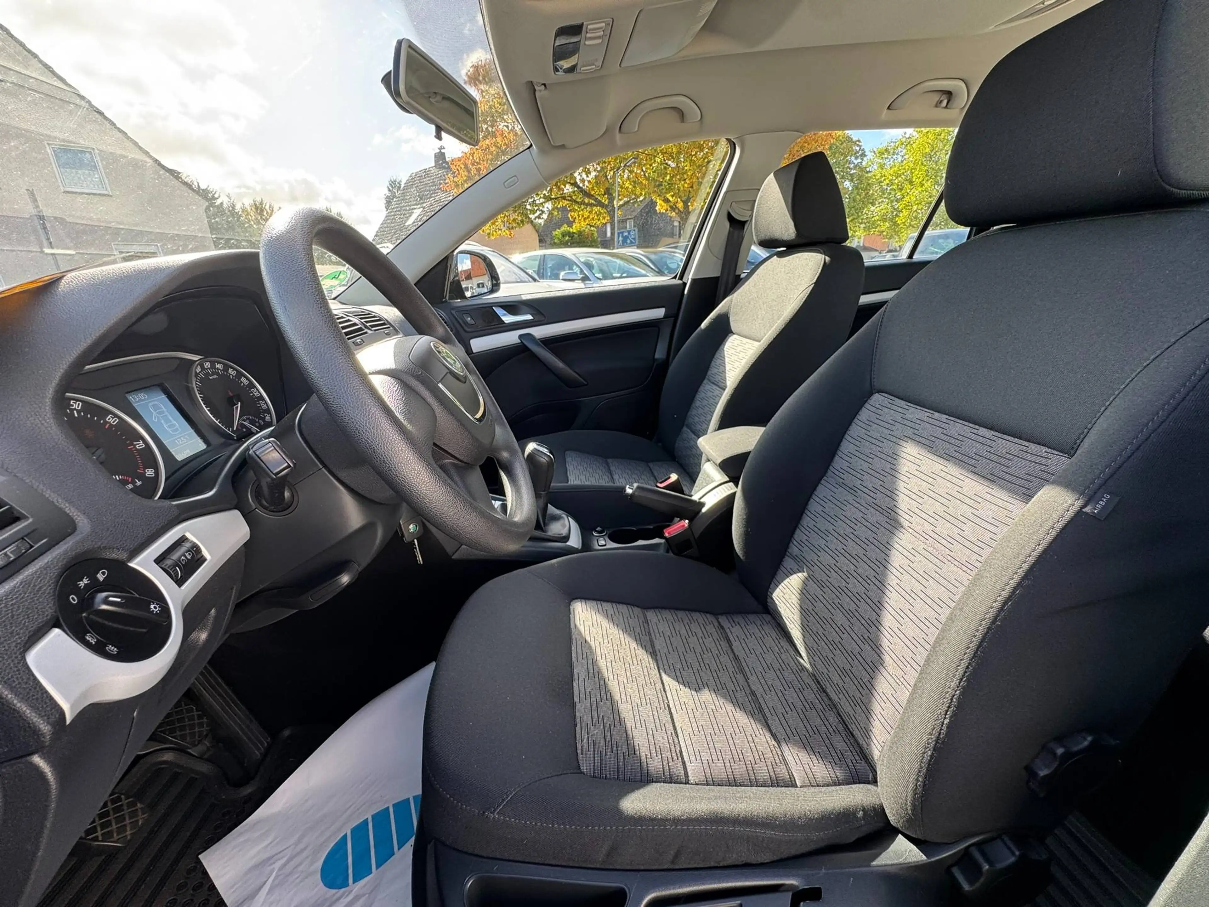 Skoda Octavia Ambiente*PDC*Tempomat*Top Zustand — photo 7
