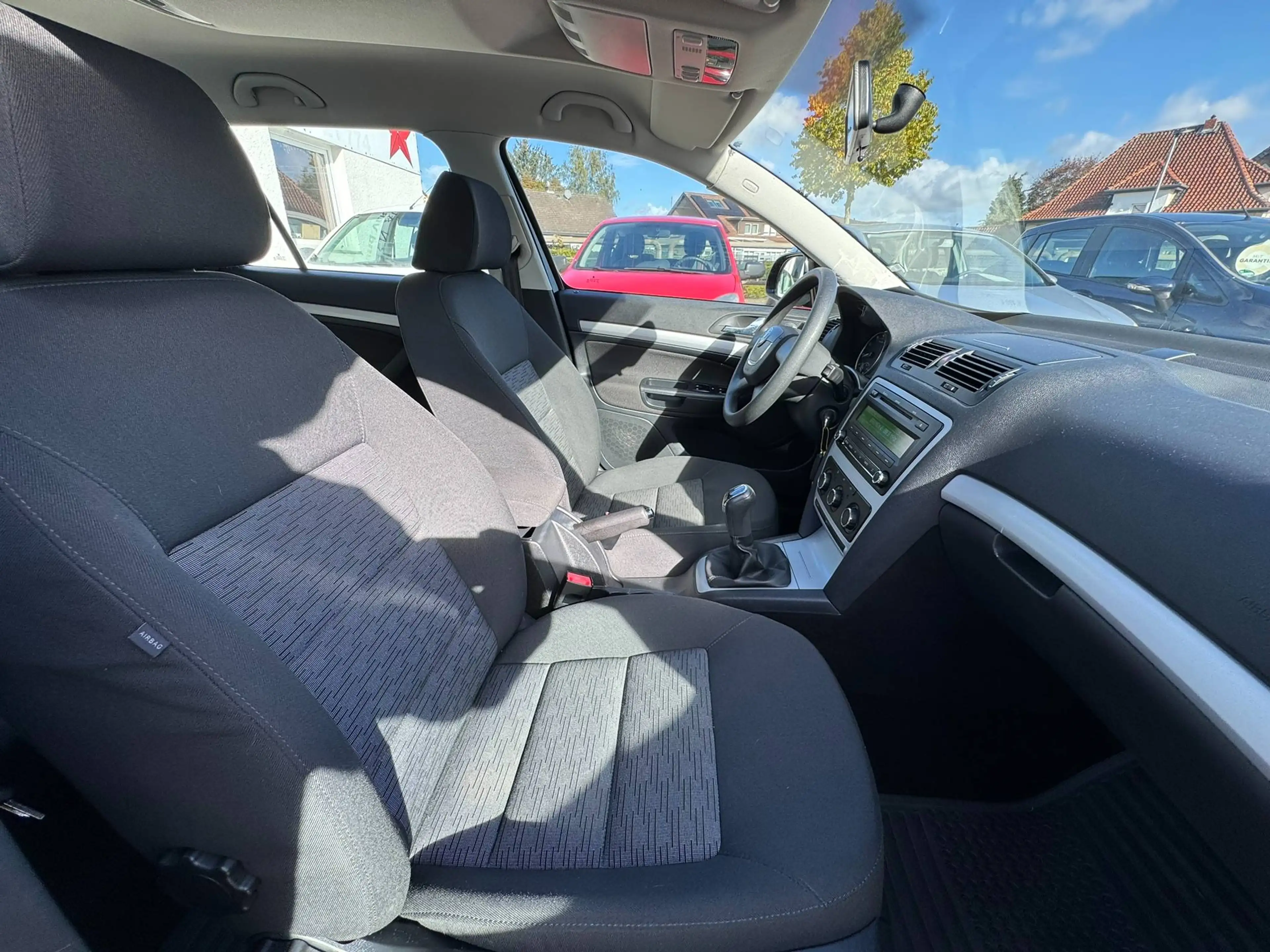 Skoda Octavia Ambiente*PDC*Tempomat*Top Zustand — photo 9