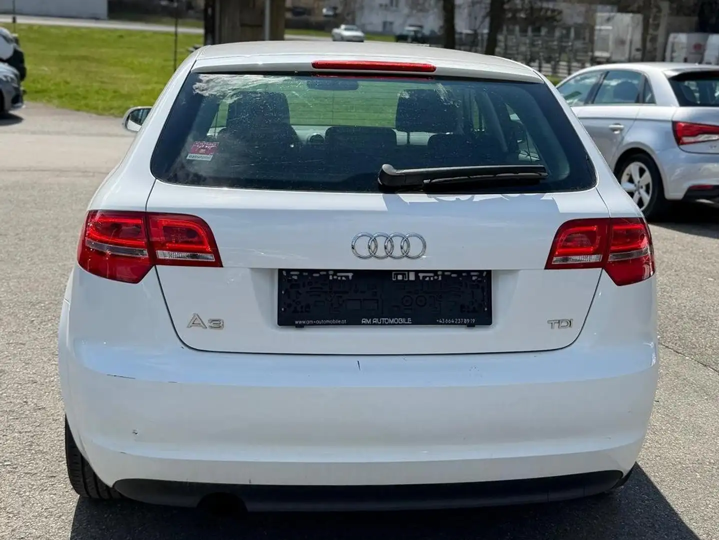Audi A3 1.6 TDI Attraction Weiß - 1