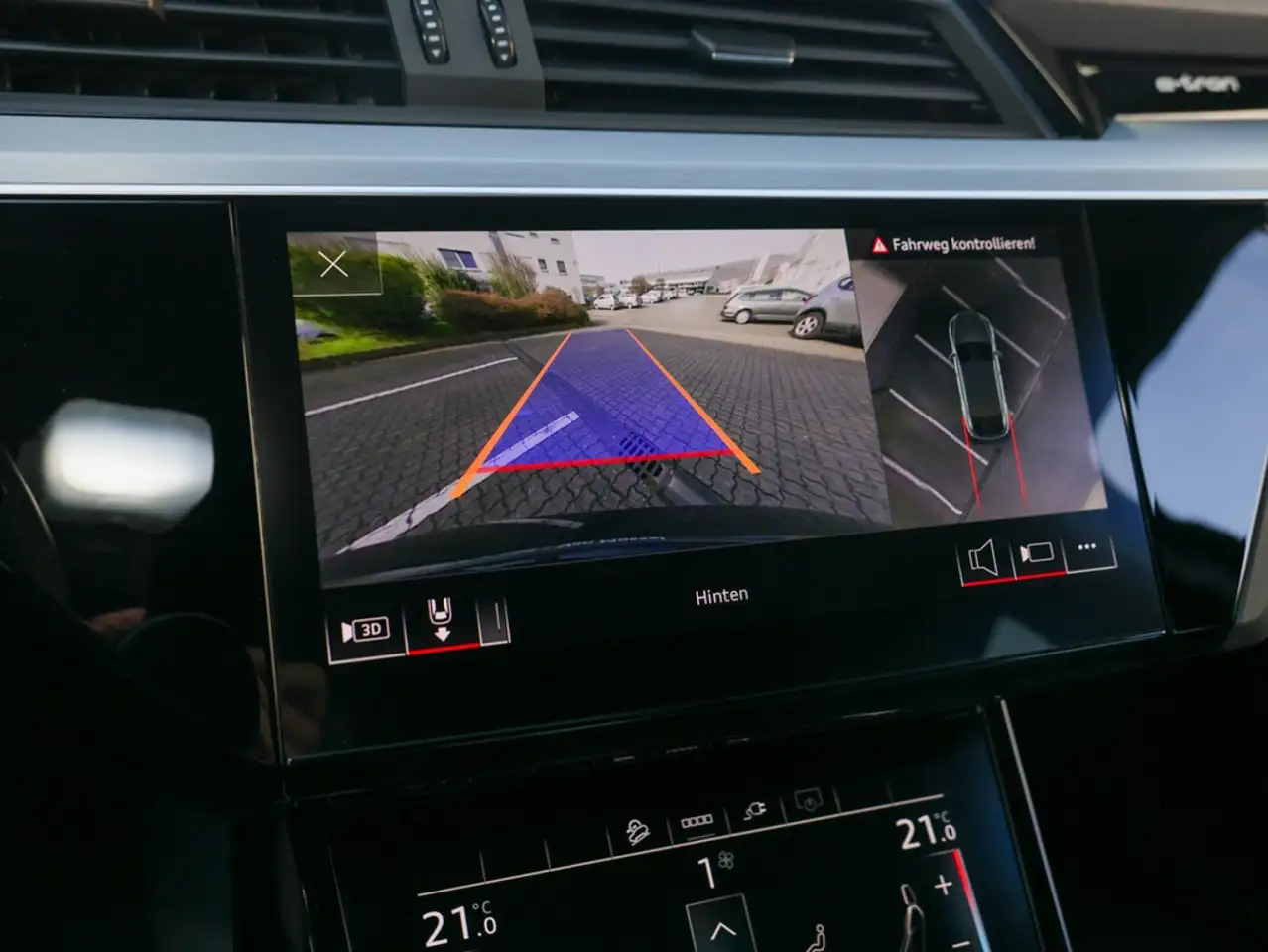 Audi Q8 Sportback e-tron 50 quattro advanced S line 7