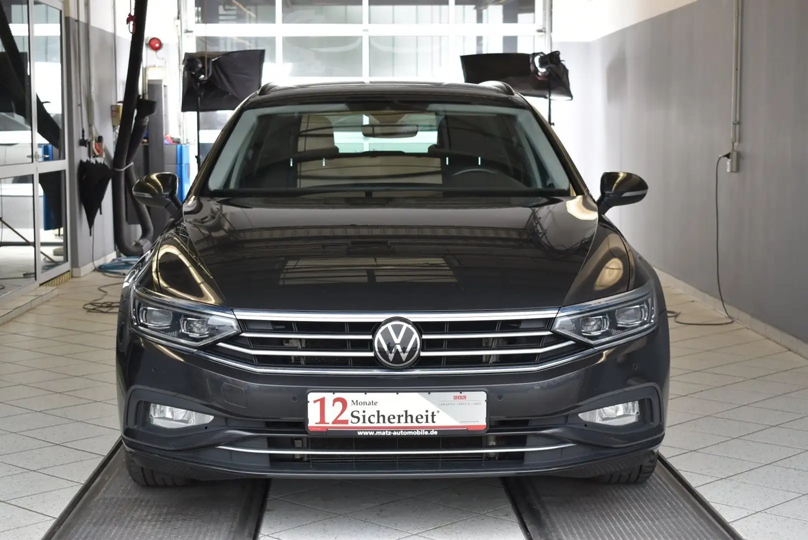 Volkswagen Passat Variant 2.0TDI Business DSG*Matrix-LED Grau - 2