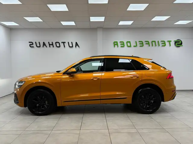 Audi Q8 view 8