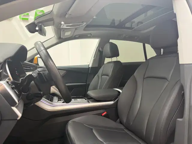 Audi Q8 view 11