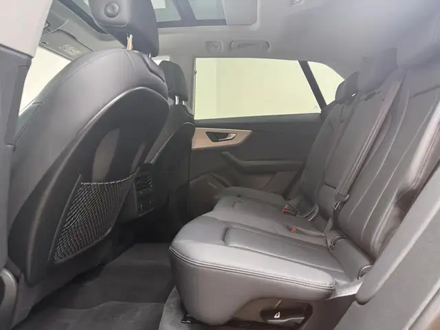 Audi Q8 view 13