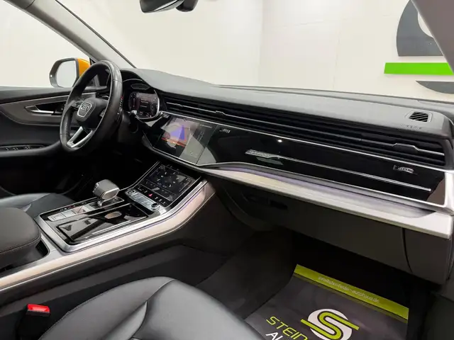 Audi Q8 view 15