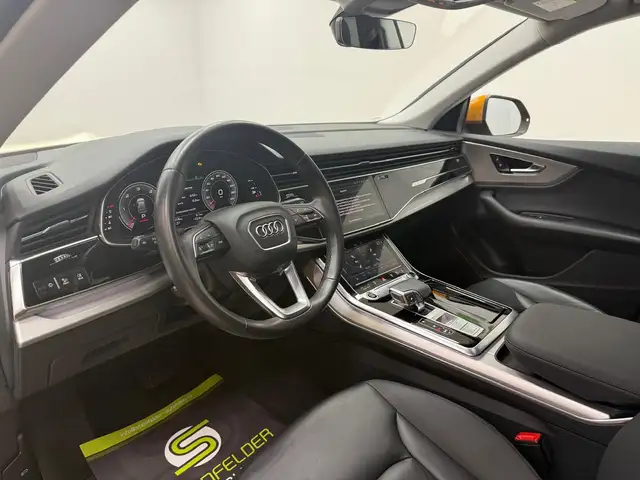 Audi Q8 view 9