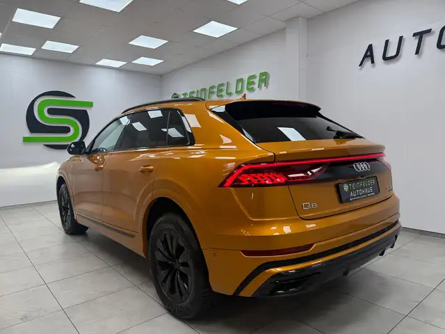 Audi Q8 view 5
