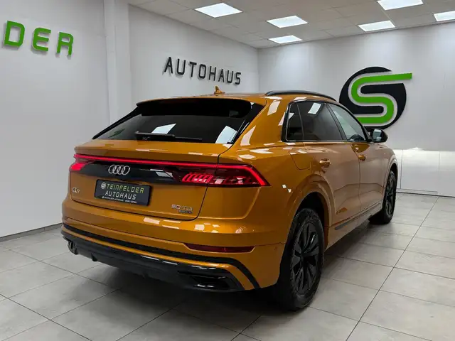Audi Q8 view 7