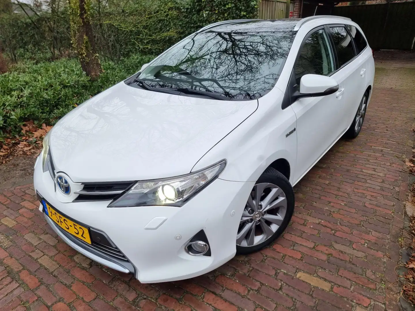 Toyota Auris Touring Sports 1.8 Hybrid Lease Pro Export/Handel Weiß - 2
