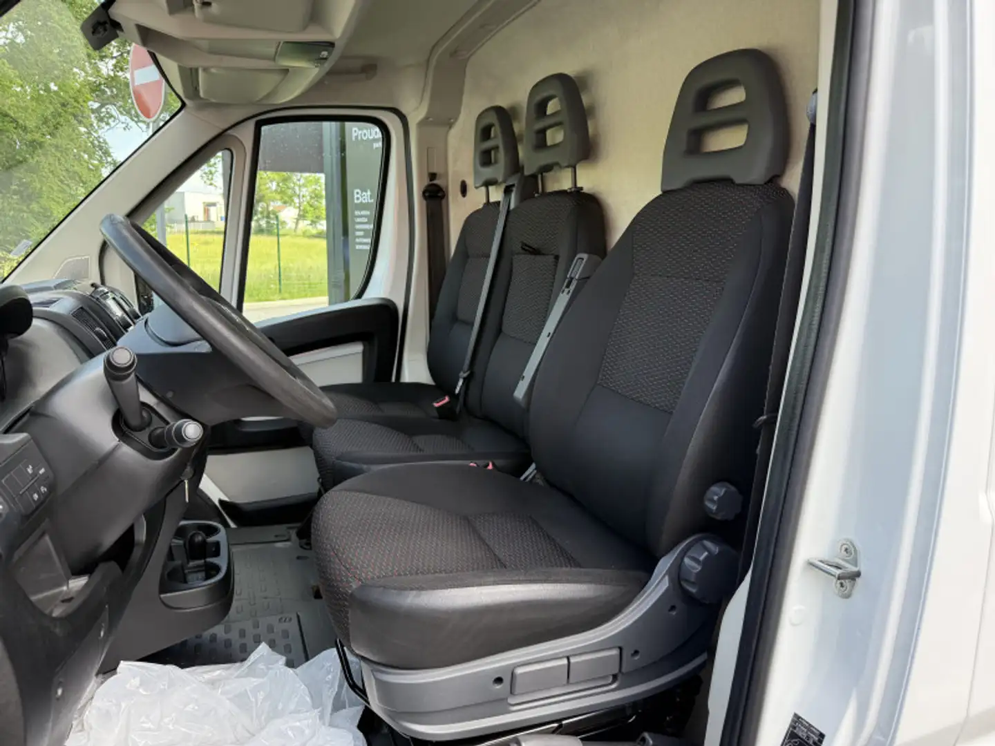Citroen Jumper 35 L2H2 2.0 BLUEHDI 130 S\u0026S BUSINESS Wit - 2