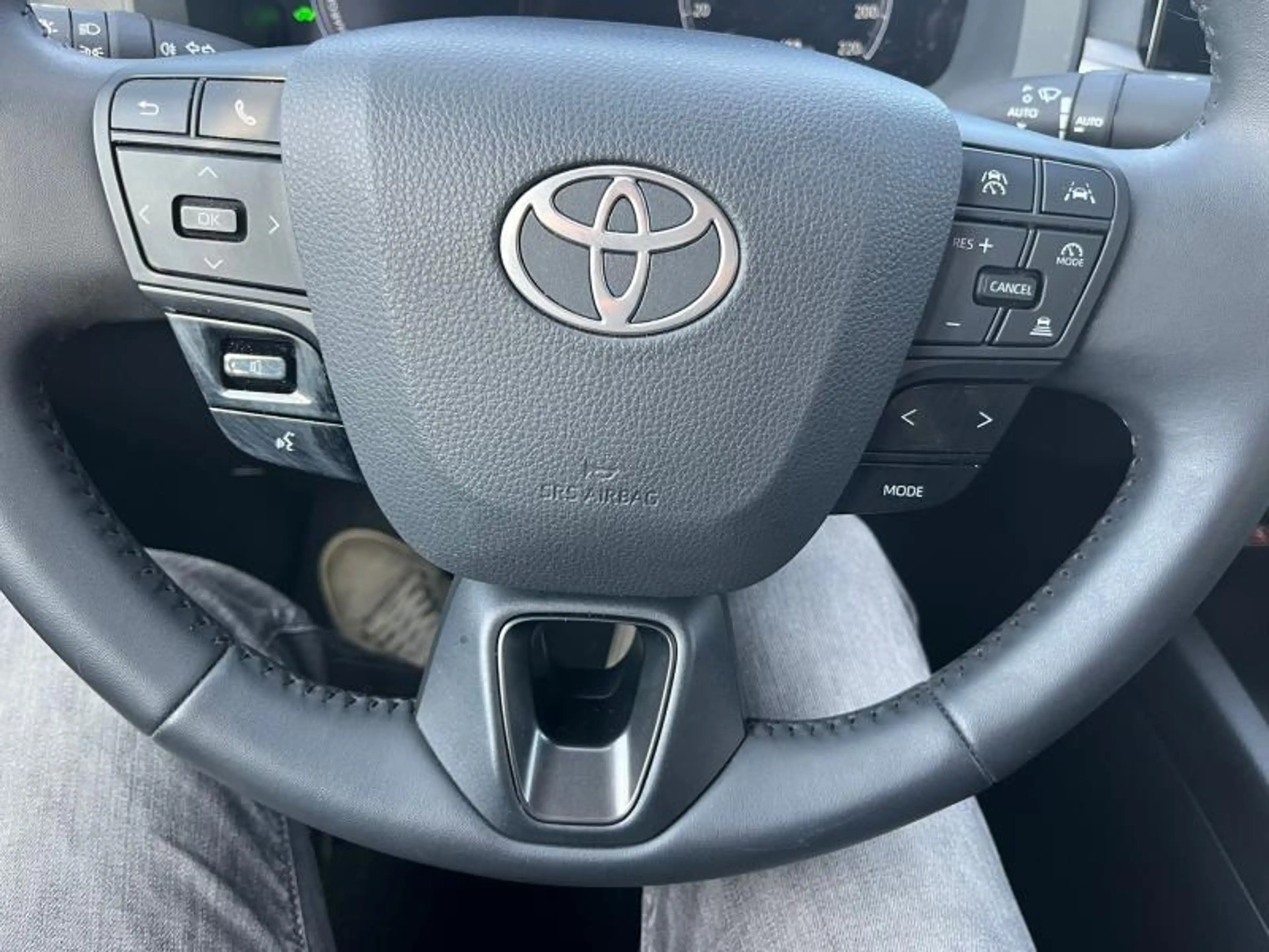 Toyota C-HR EX DEMO 2.0L CVT Dynamic Plus — photo 16