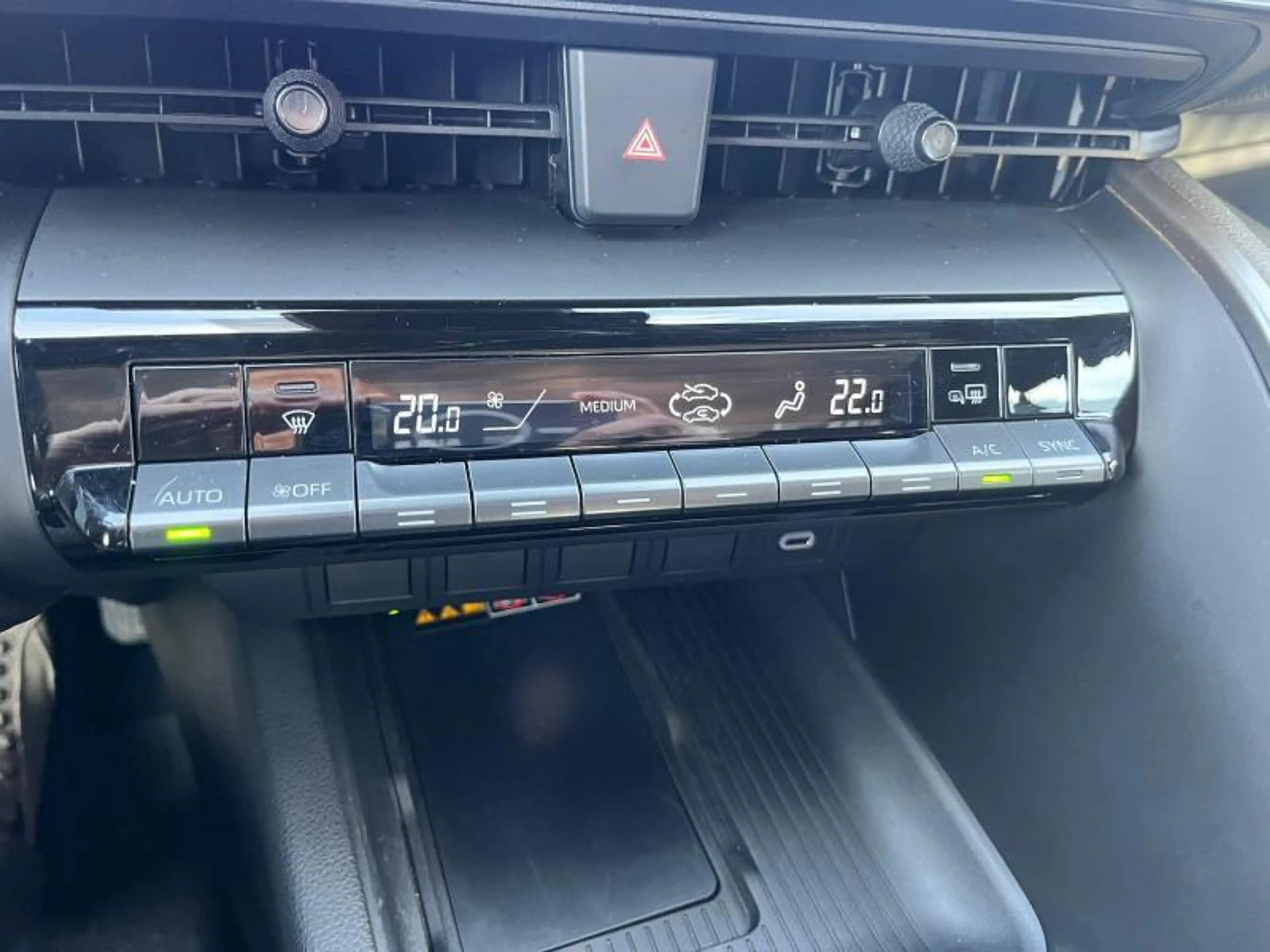 Toyota C-HR EX DEMO 2.0L CVT Dynamic Plus — photo 17