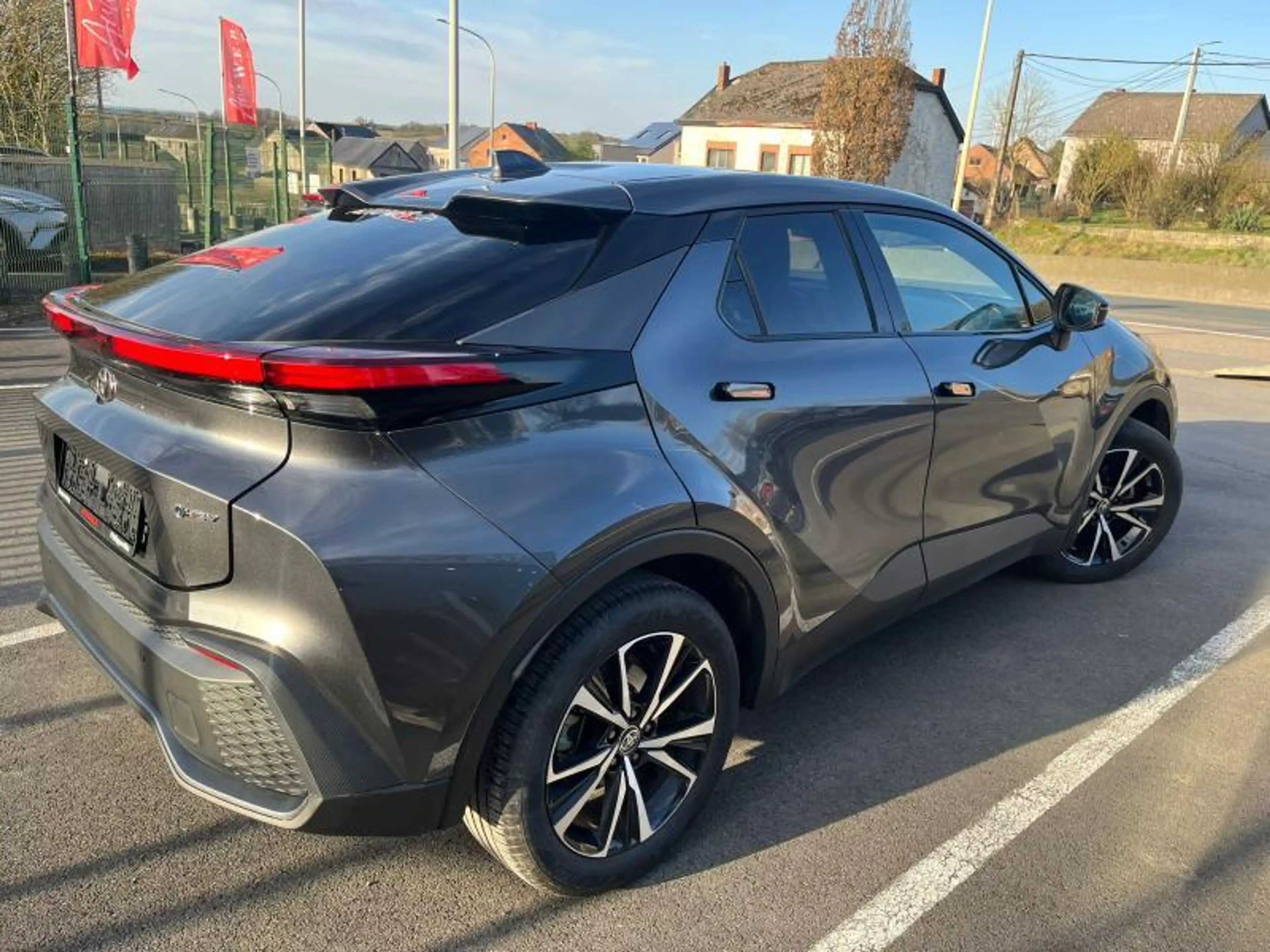 Toyota C-HR EX DEMO 2.0L CVT Dynamic Plus — photo 3