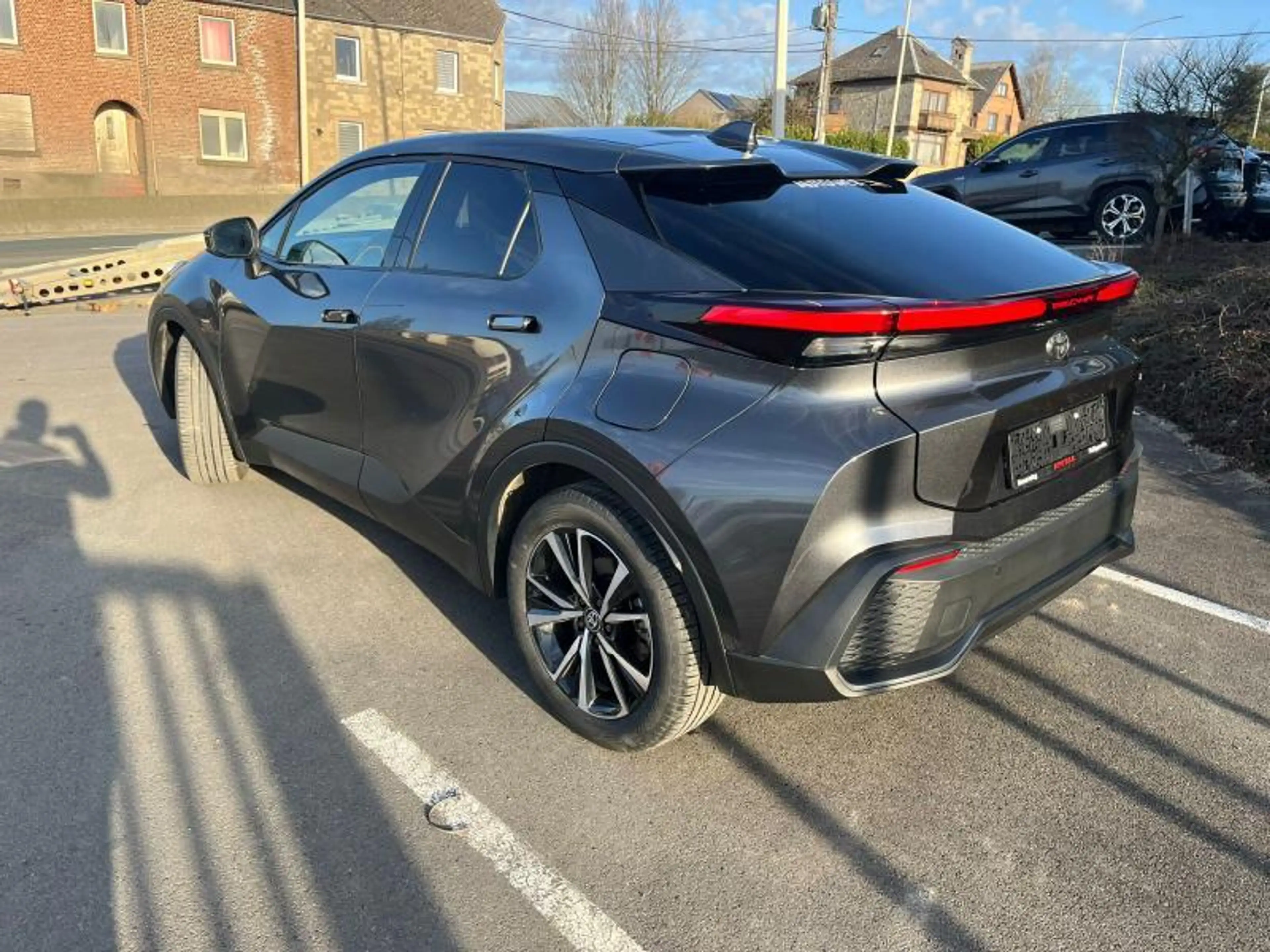 Toyota C-HR EX DEMO 2.0L CVT Dynamic Plus — photo 2